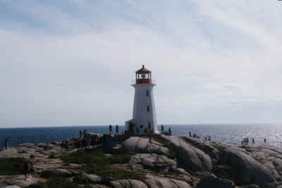 Peggy's cove light house.jpg (44673 bytes)