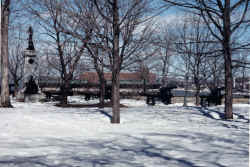 Quebec97 - cannons statue.jpg (215538 bytes)