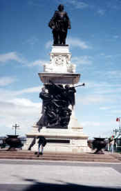 Quebec97 - statue.jpg (116307 bytes)