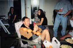 P4 - deck mike balloons.jpg (122301 bytes)